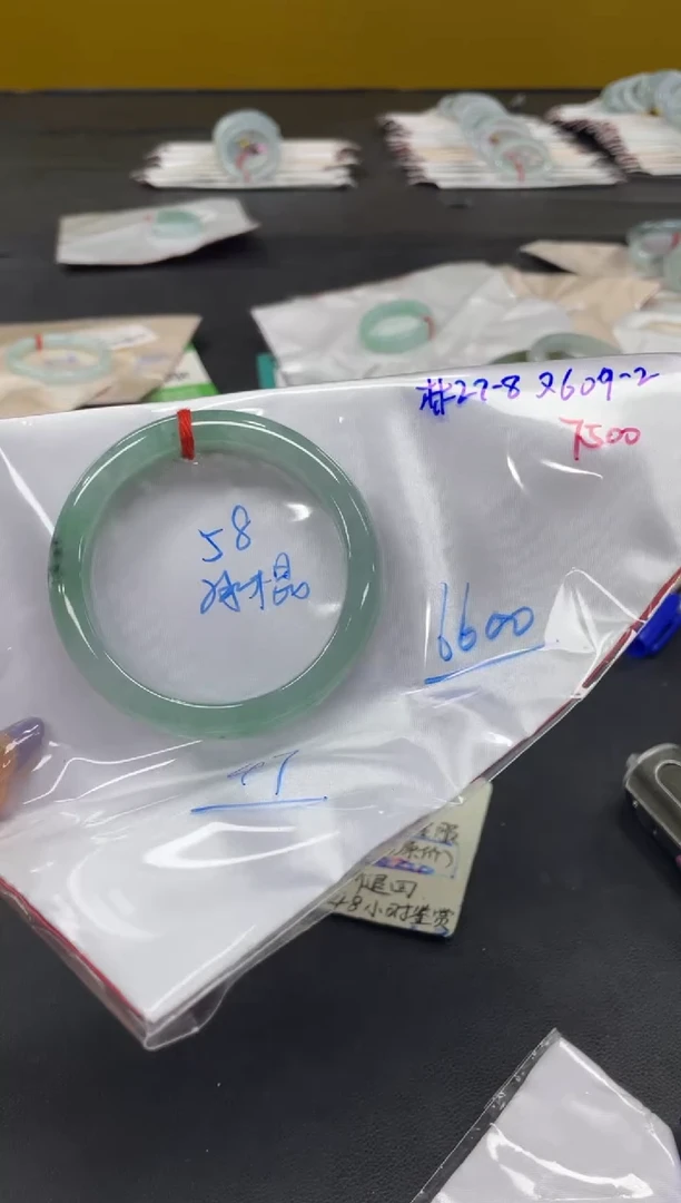 未镶嵌手镯翡翠翡翠手镯