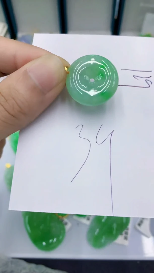 翡翠未镶嵌颈饰翡翠