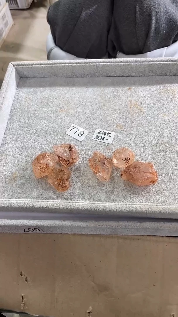 未镶嵌珠宝半成品水晶多样性发其一组红泥骸骨-3个一起-719