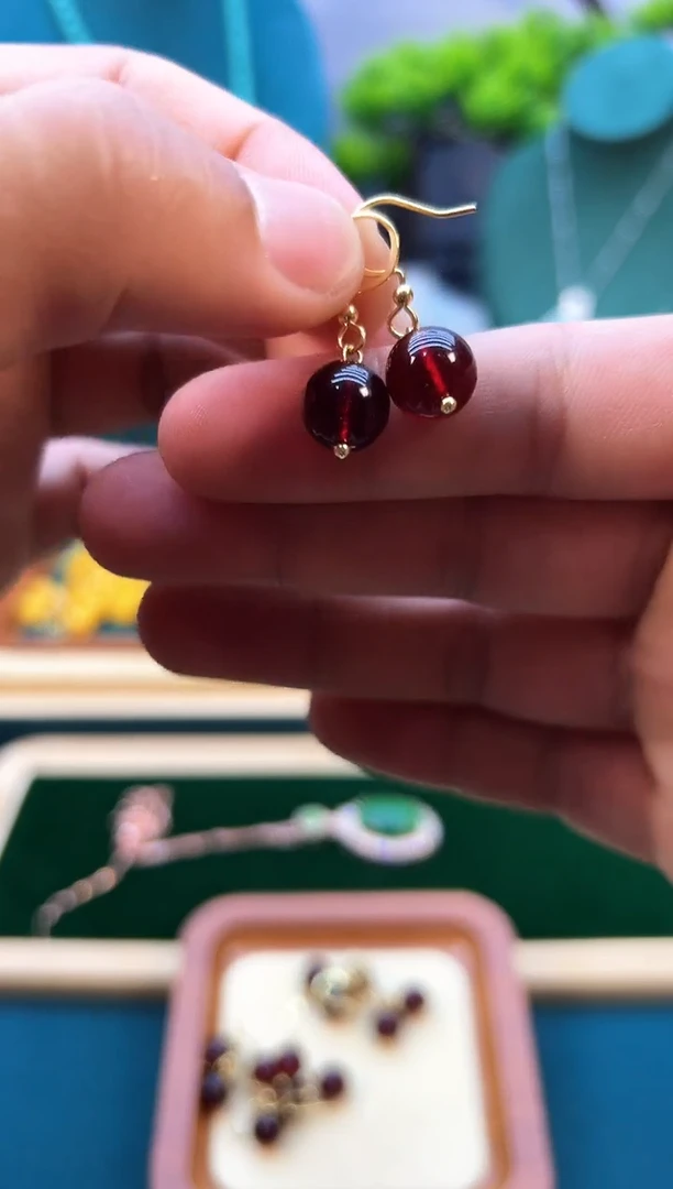 14K金镶嵌血珀耳饰E29