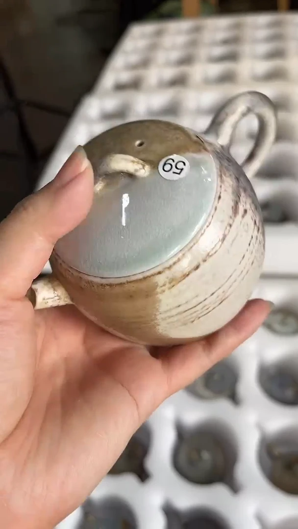 壶59号容量160-180ML中白泥 有取钉痕迹