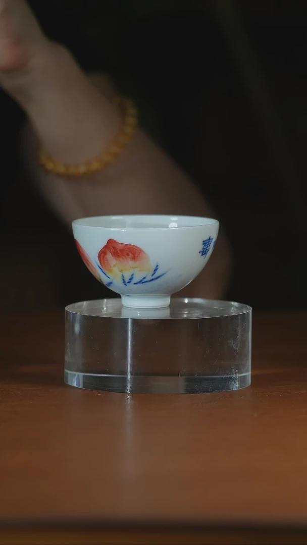 粉彩仙桃鸡心杯