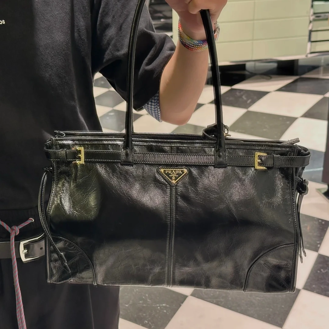 99新 Prada/普拉达 花花Soft Lux 大号 黑色 油蜡皮 金扣