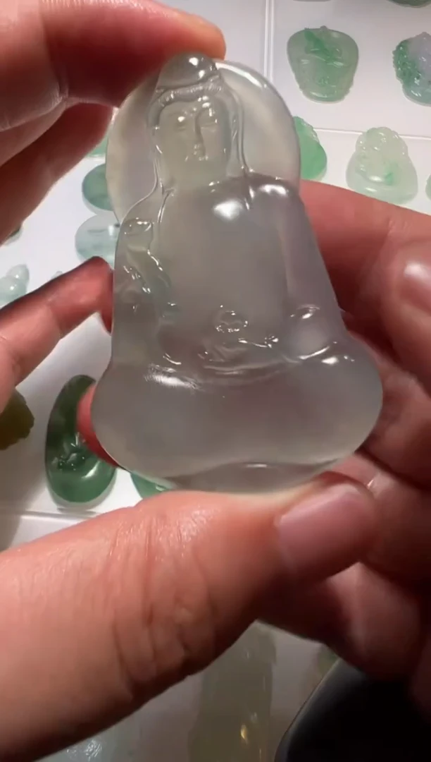 定制翡翠未镶嵌素衣观音