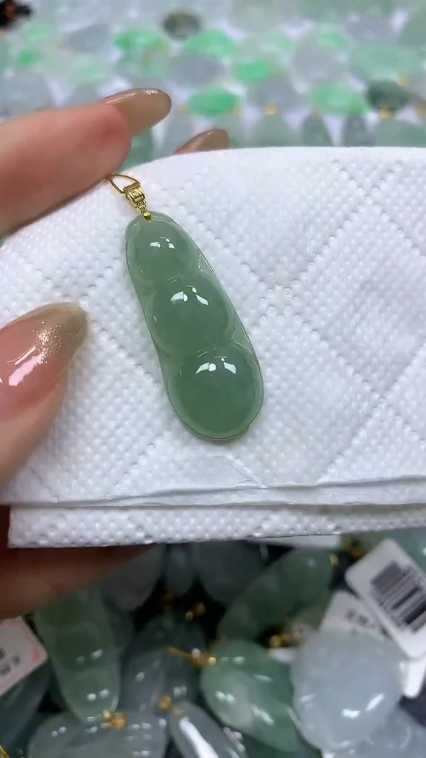 颈饰18K金镶嵌翡翠A货