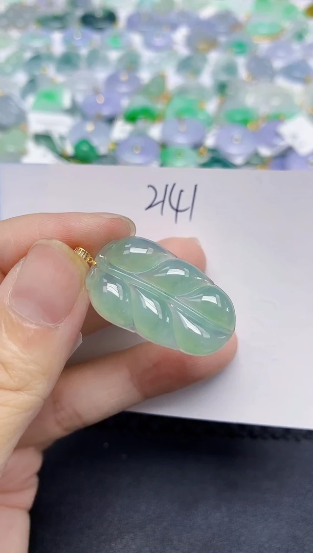 翡翠18K金镶嵌颈饰111111111111