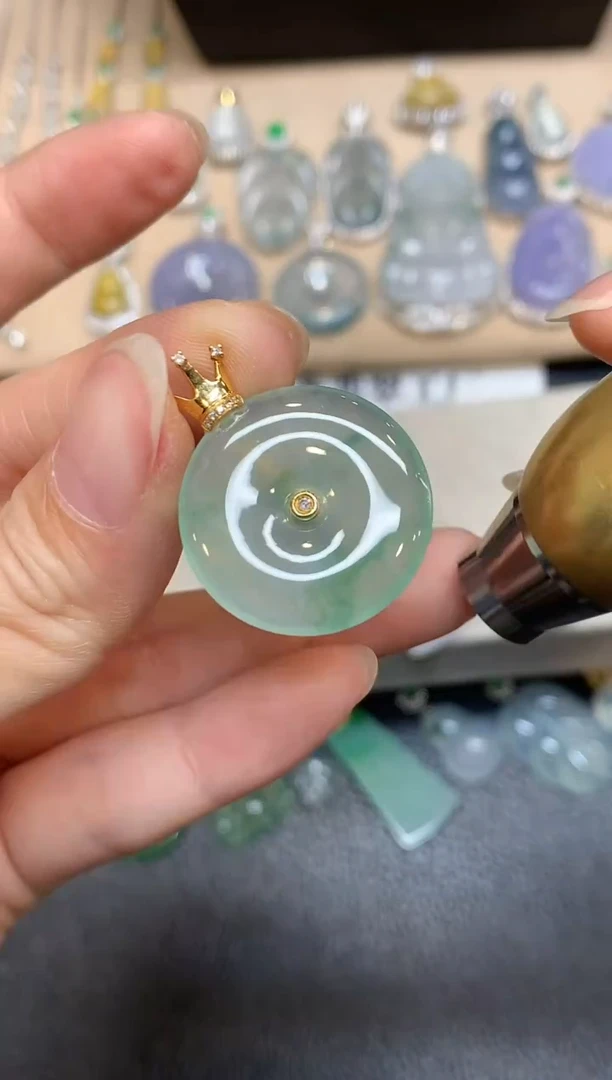 颈饰18K金镶嵌翡翠平安扣【无服务费