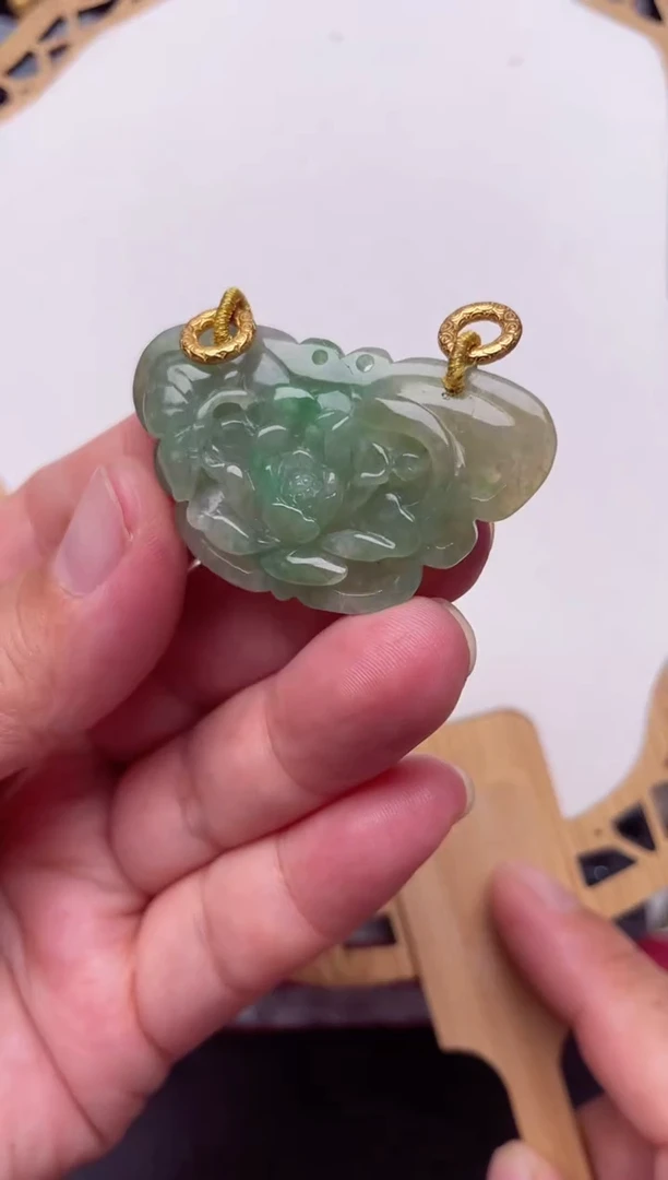 颈饰未镶嵌翡翠吊坠