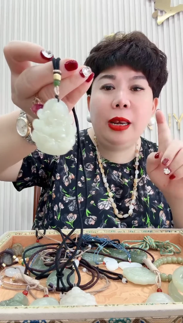 和田玉未镶嵌吊坠(赠链)和田玉佛