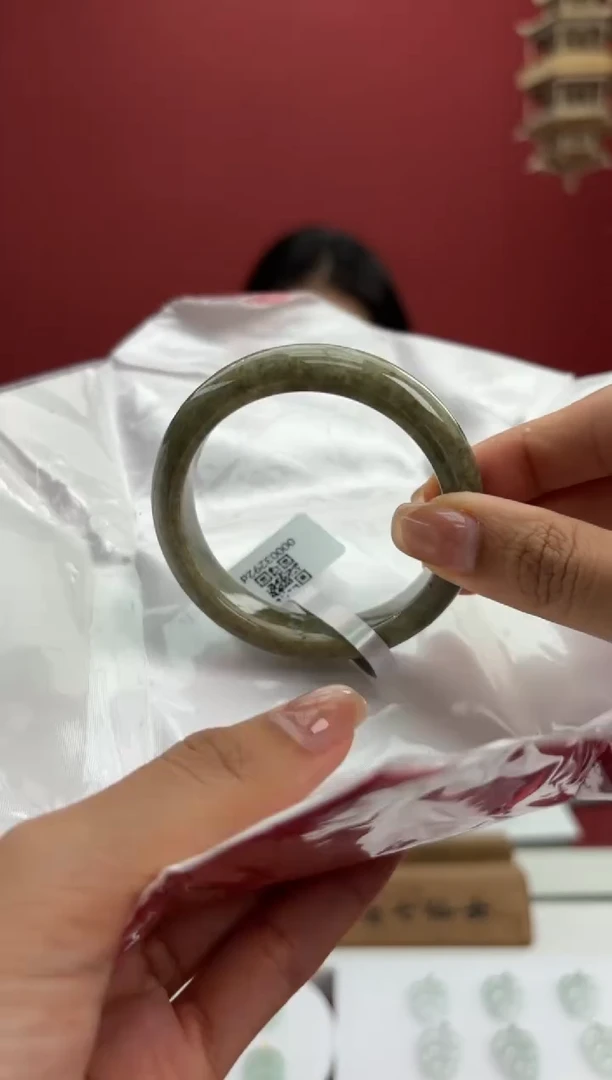 翡翠手镯未镶嵌2手镯