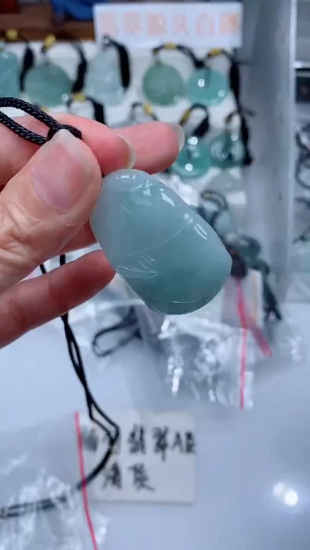 颈饰未镶嵌翡翠吊坠