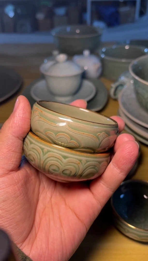 瑕疵 仰-俯-莲瓣金钵各1只