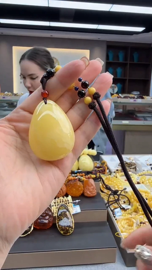 琥珀颈饰未镶嵌118秒拍号 假一罚三