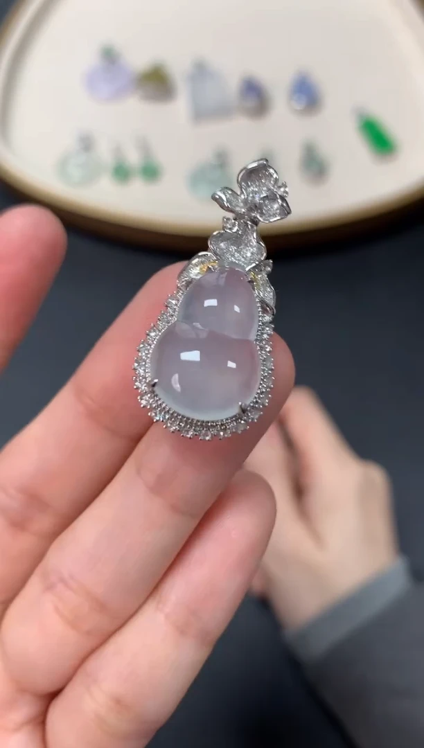 【闪购商品】翡翠吊坠(不含链)18K金镶嵌9800