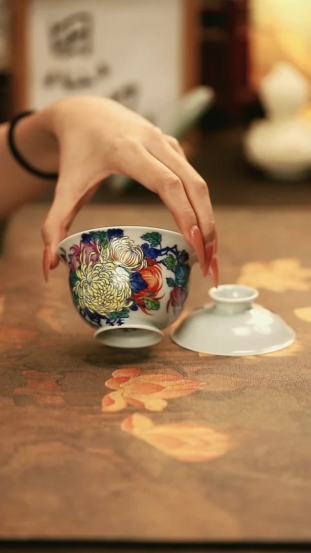 M1005/陶瓷斗彩菊花盖碗