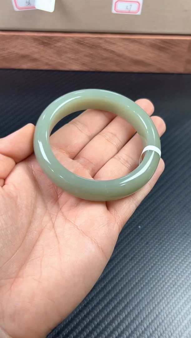 未镶嵌手镯和田玉且末微色差近矿56 Mm