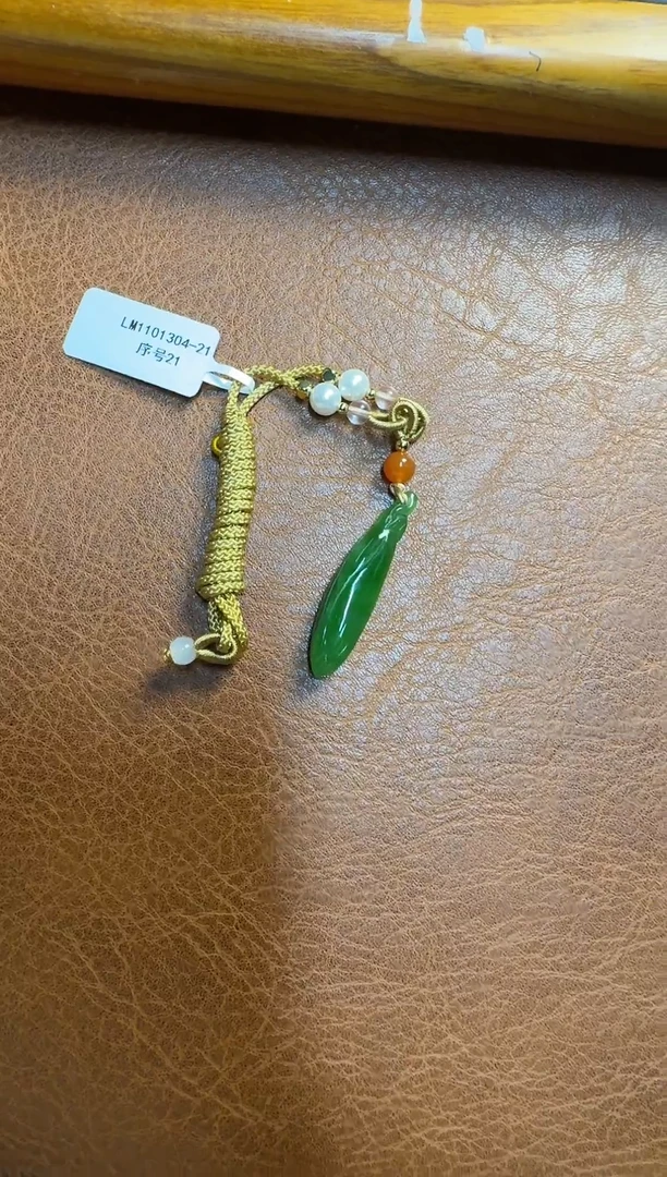 【闪购商品】和田玉吊坠(不含链)未镶嵌俄罗斯碧玉手工雕刻件福瓜