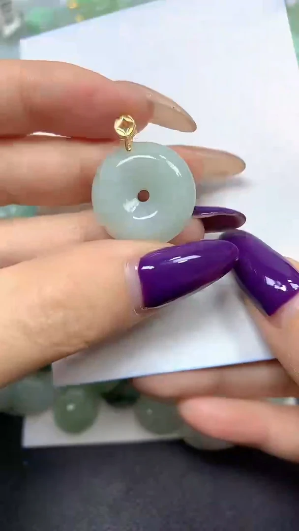 颈饰未镶嵌翡翠