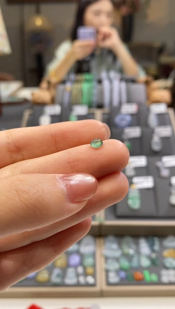 颈饰未镶嵌翡翠蛋面