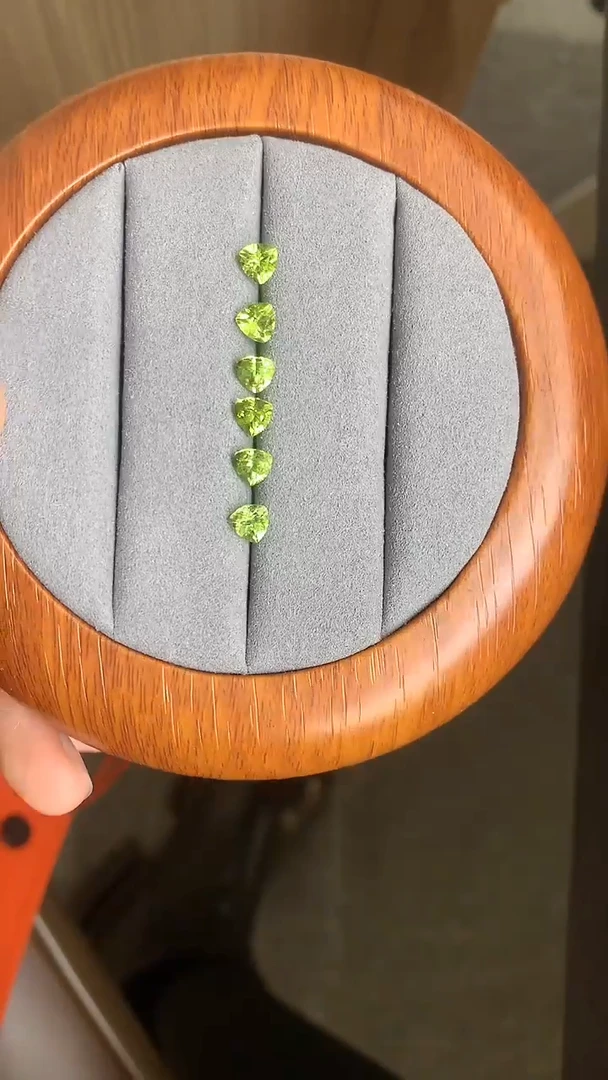 【闪购商品】橄榄石笔搁未镶嵌3橄榄石裸石多样性发6颗