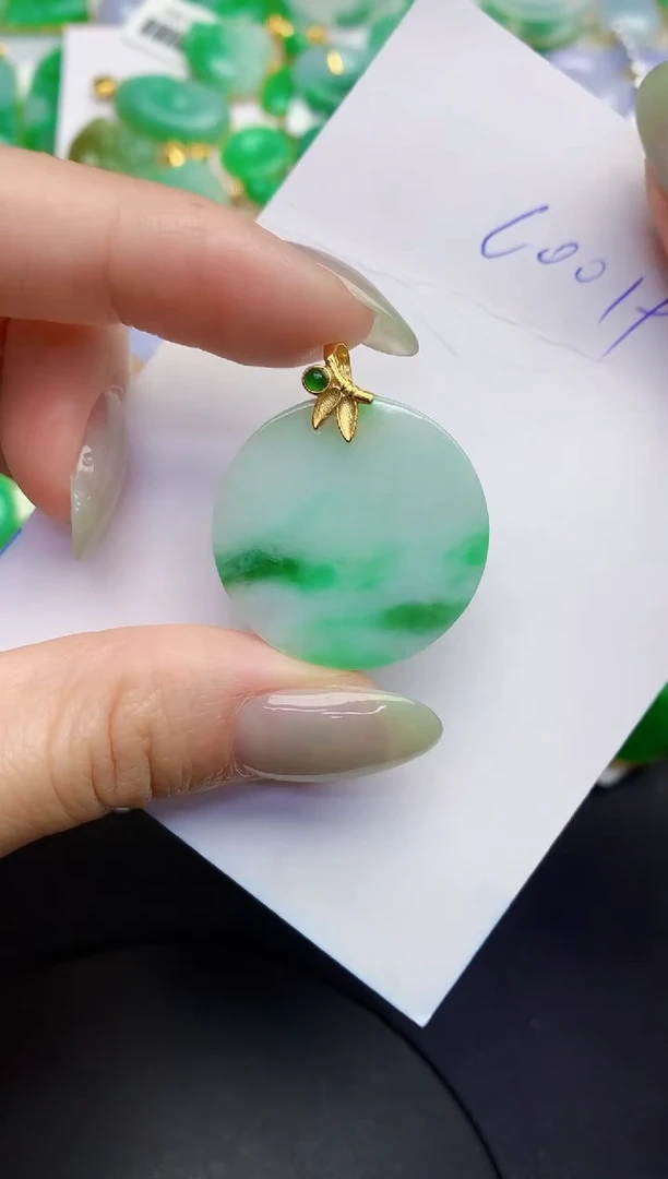 翡翠未镶嵌颈饰缅甸天然翡翠A货