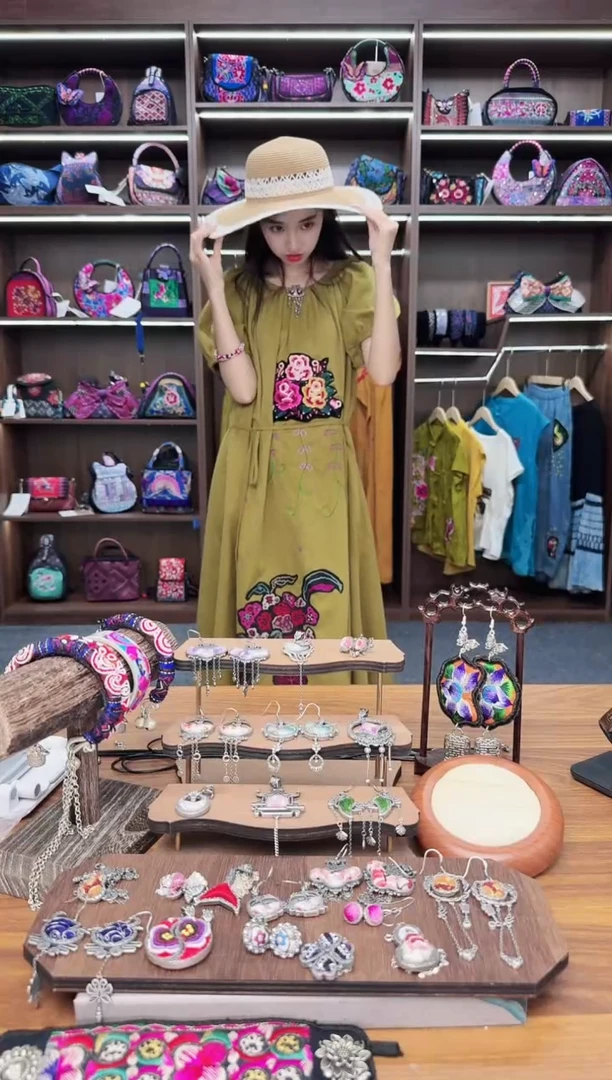 织绣A42蒙阿苏苗绣传承店