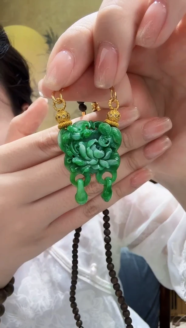 颈饰未镶嵌翡翠吊坠