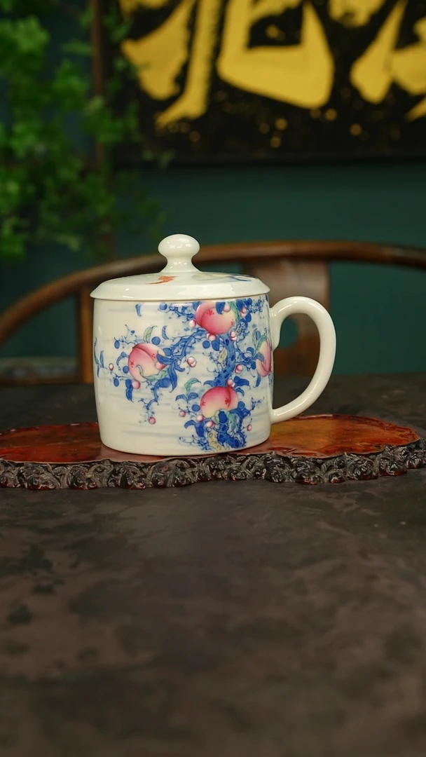 青花手绘斗彩桃子办公杯