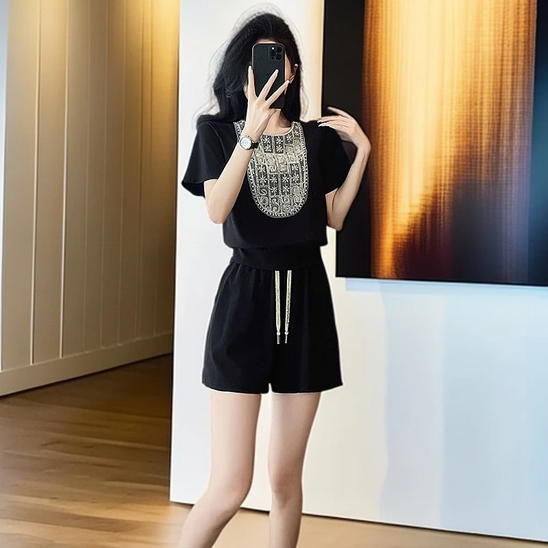 夏季显瘦减龄重工烫钻休闲运动套装潮流穿搭女装短袖短裤两件套