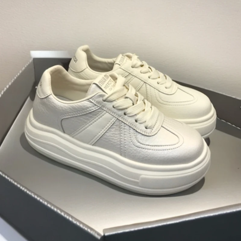 春季增高时尚休闲鞋厚底小白鞋女圆头运动休闲鞋常规款透气