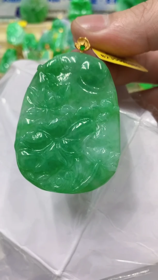 翡翠18K金镶嵌颈饰挂件