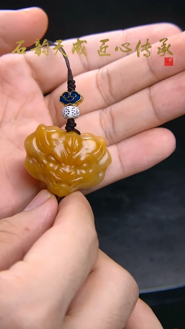 老挝石从**登北部黄兽面扇坠