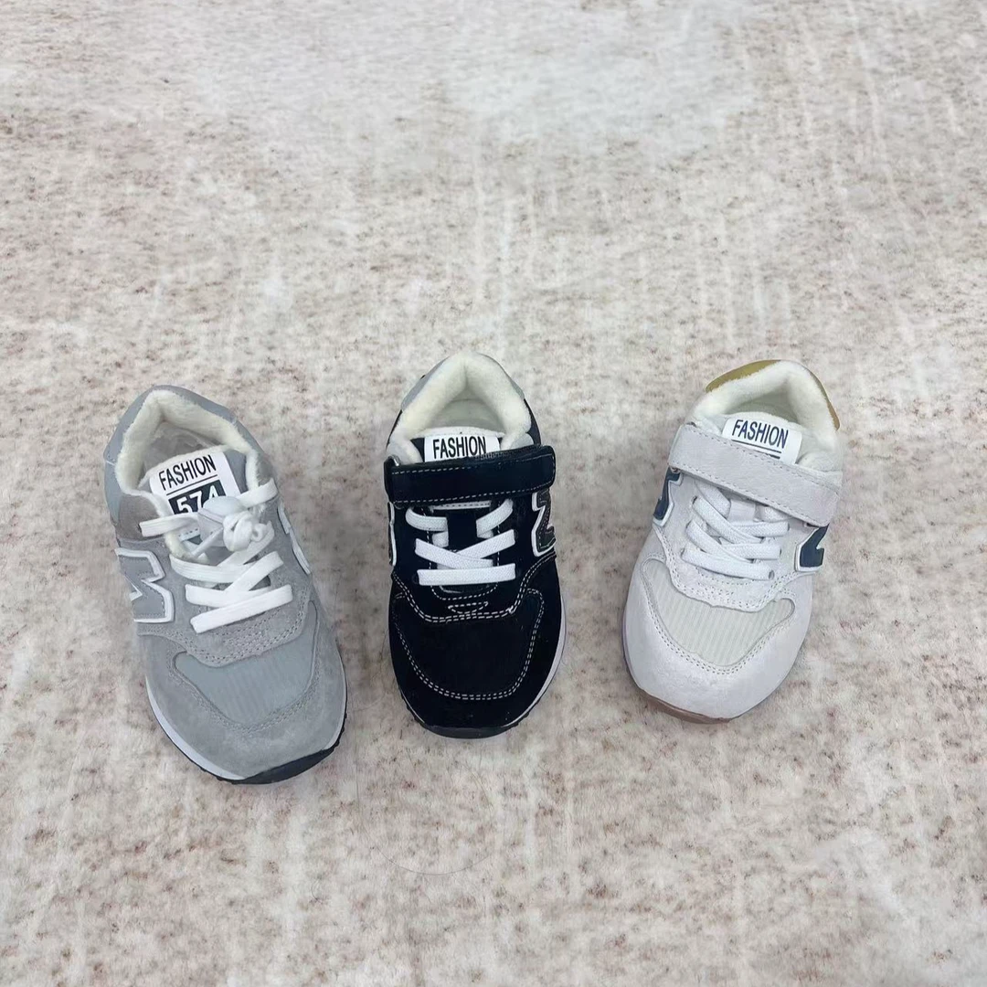 228/229儿童时尚百搭三色加绒运动鞋