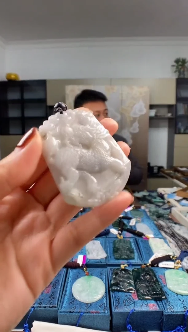 颈饰未镶嵌翡翠多样性发其一