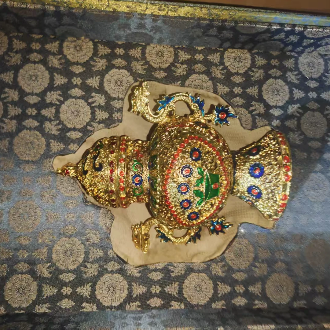 1个金色大型炉子摆件链接