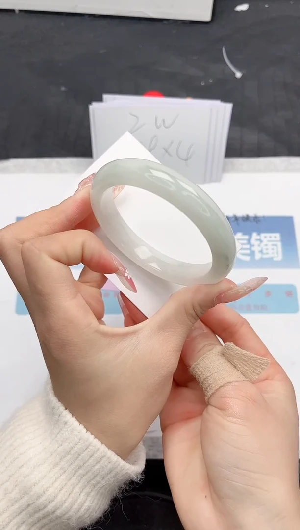 【闪购商品】石英质玉手镯未镶嵌H120-56.3