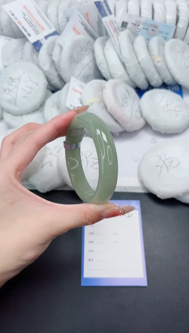 未镶嵌手镯石英质玉121-60.5DK