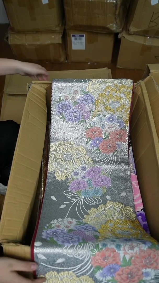 织绣22银底彩金花卉