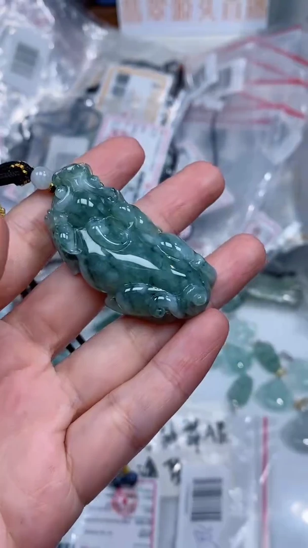 颈饰未镶嵌翡翠吊坠