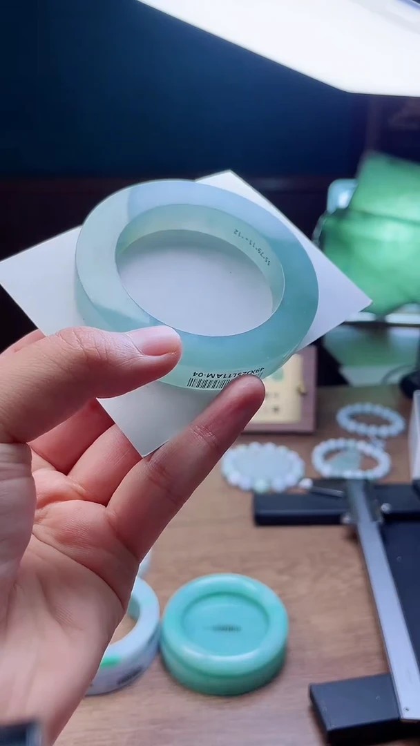 定制翡翠手镯未镶嵌与**行定制