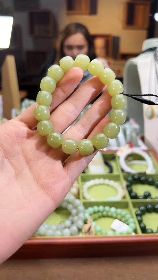 未镶嵌手串和田玉若羌料黄口老型珠手串卡11x12