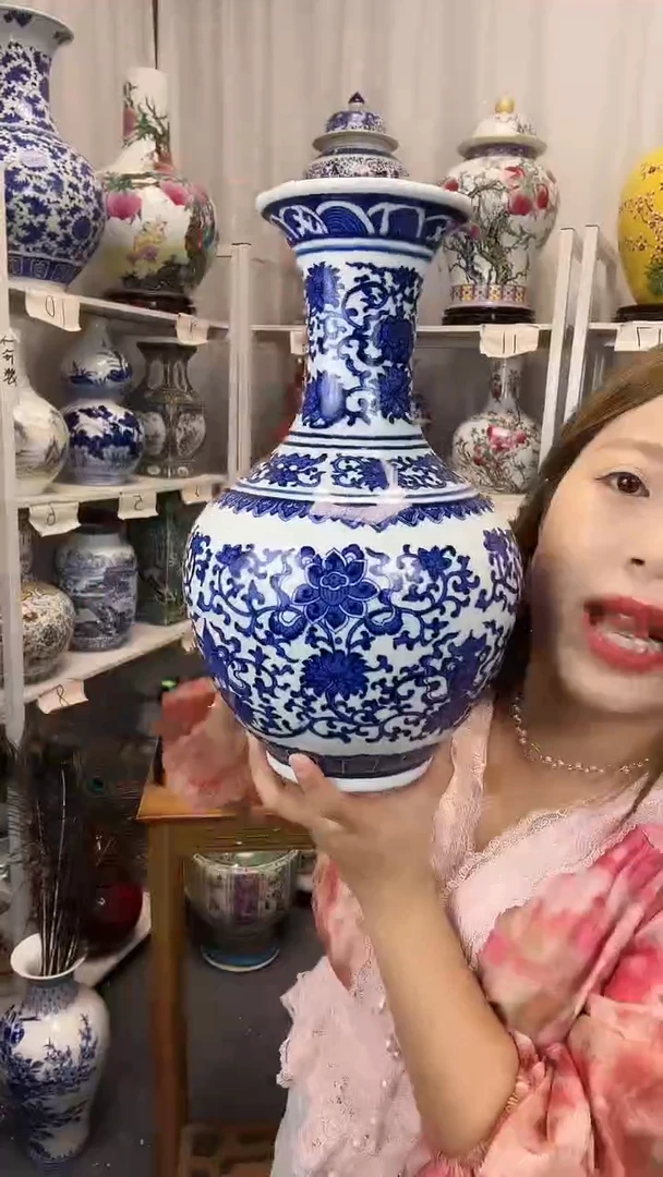摆件景德镇缠枝莲八宝赏瓶