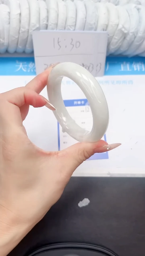 和田玉手镯未镶嵌127-62.5B