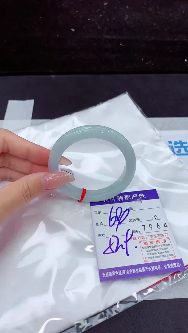 翡翠手镯未镶嵌1