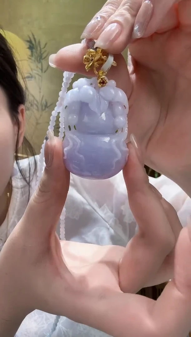 翡翠未镶嵌颈饰吊坠