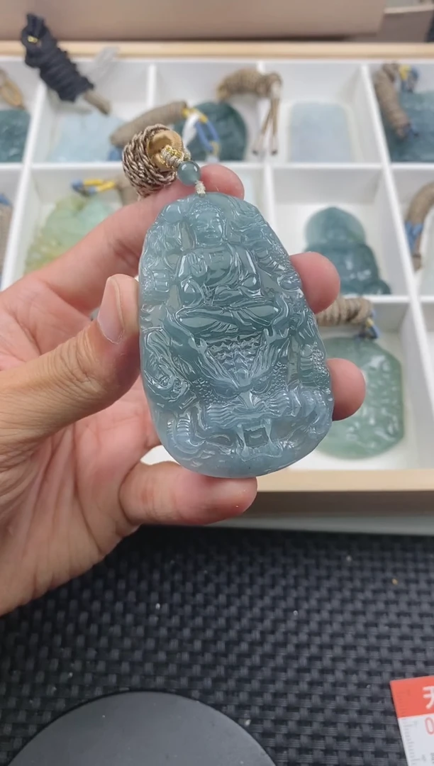 翡翠未镶嵌颈饰