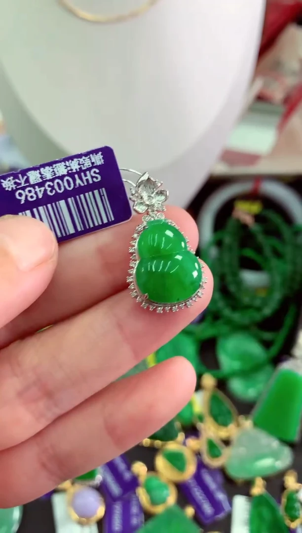 翡翠18K金镶嵌颈饰挂件