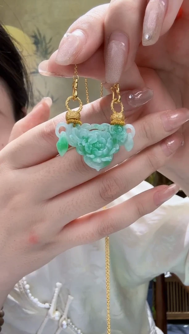 翡翠未镶嵌颈饰吊坠