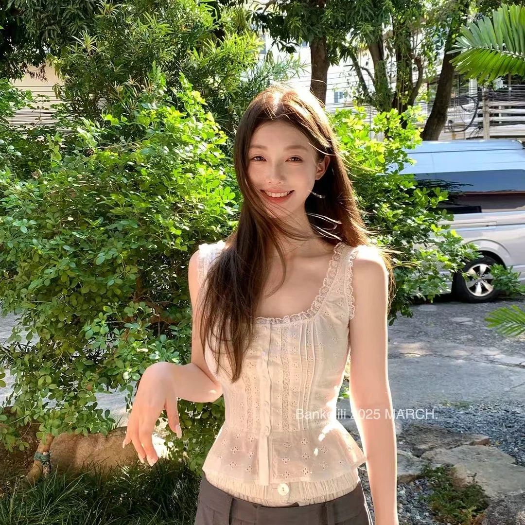 5059纯白奶霜 镂空蕾丝排扣掐腰上衣