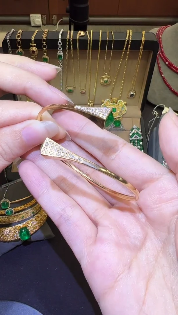 18K金镶嵌手镯祖母绿1.78ct